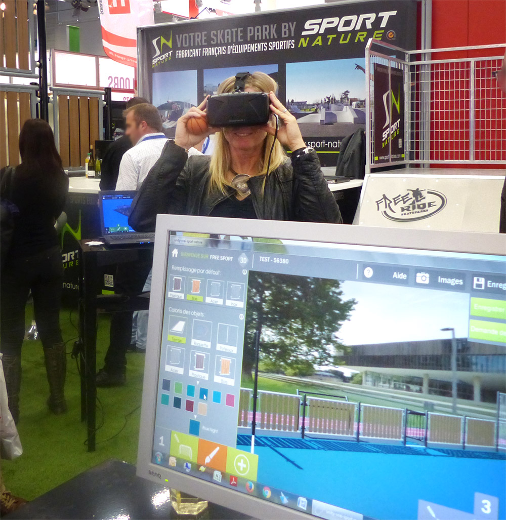 Utilisation d’un casque VR sur un configurateur 3D de terrains de sport